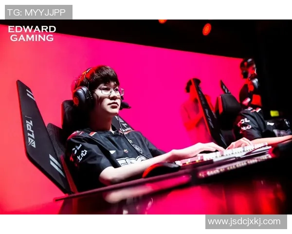 LNG战队在冠军杯积分榜中以56分稳居第一位置展现强劲实力 LNG战队在冠军杯积分榜中以56分稳居第一位置展现强劲实力