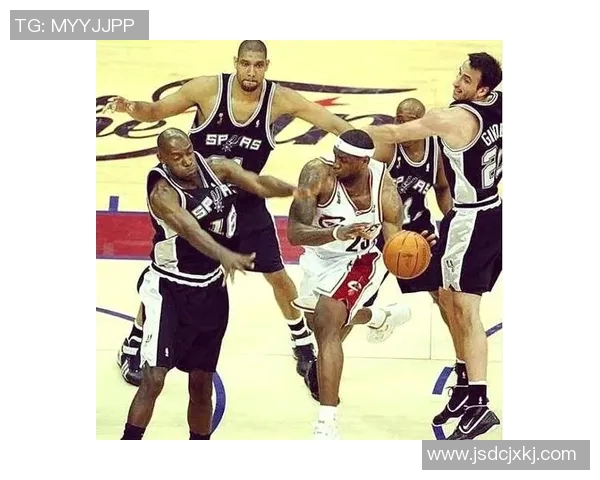 重磅专题:西安篮球队如何通过包夹战术实现战术革新与团队协作提升 重磅专题:西安篮球队如何通过包夹战术实现战术革新与团队协作提升