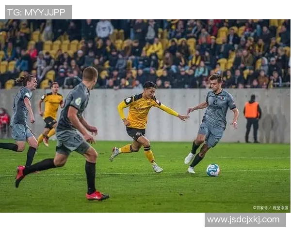 圣保利与特雷斯的激烈对决揭示足球战术的深层次博弈与精彩瞬间