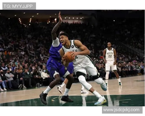 扬尼斯阿德托昆博如何在NBA赛场上展现全能篮球天赋与领导力 扬尼斯阿德托昆博如何在NBA赛场上展现全能篮球天赋与领导力