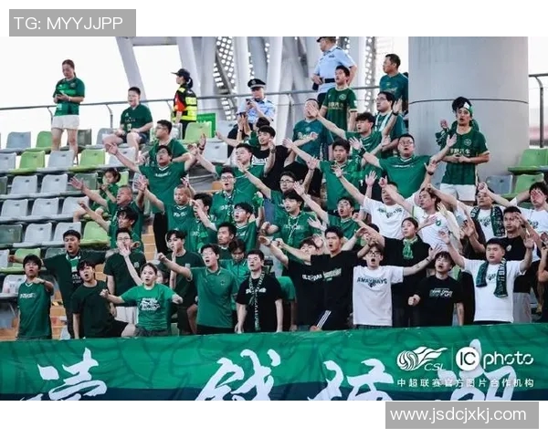 梅州客家迎战浙江绿城力争主场胜利展现球队实力与斗志